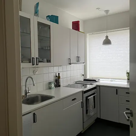 Apartment - 2 Min To Station, Free Parking, Near Main Square *