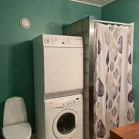 - 2 Min To Station, Free Parking, Near Main Square Apartment