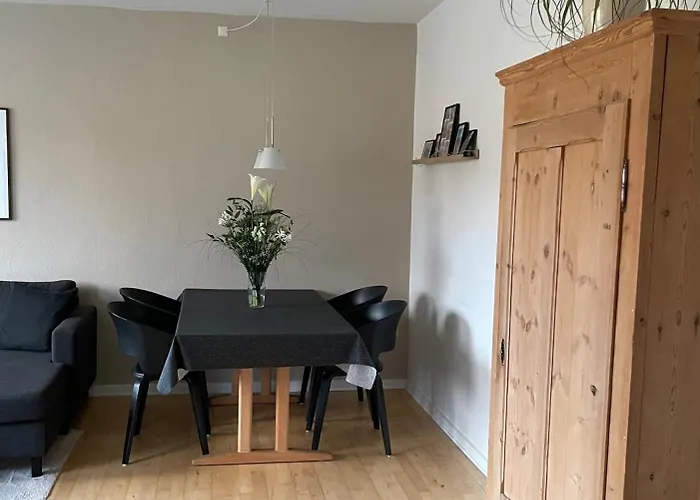 - 2 Min To Station, Free Parking, Near Main Square Lägenhet