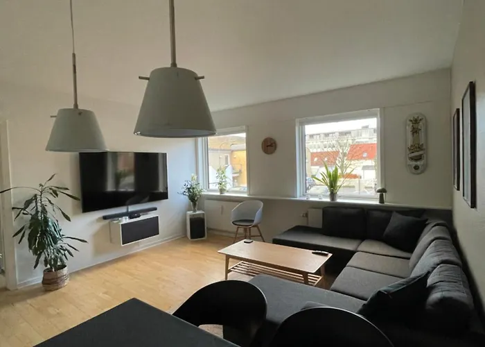 Lägenhet - 2 Min To Station, Free Parking, Near Main Square *